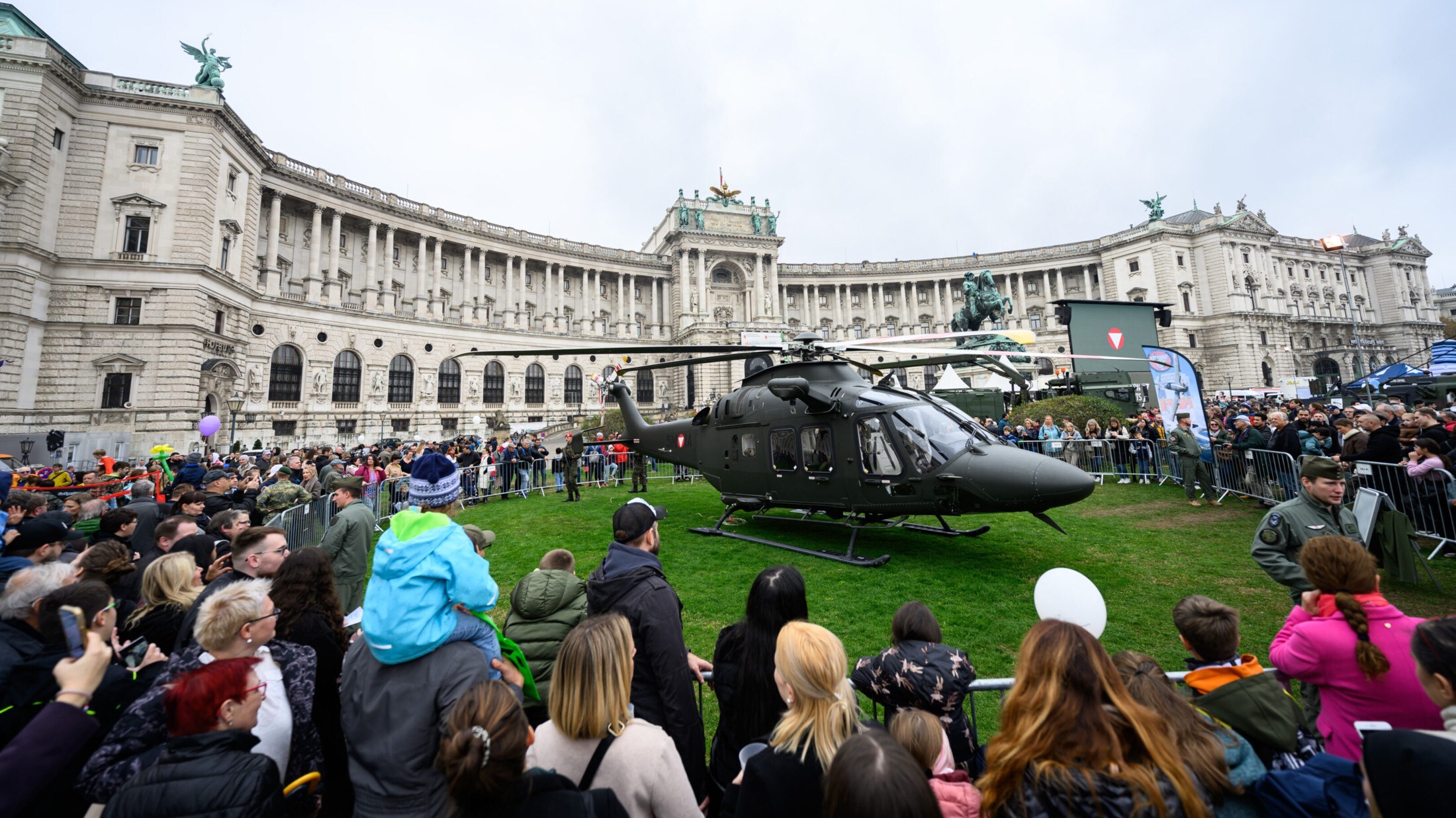 Der neue Hubschrauber AW169 „Lion“ wurde erstmals hergezeigt. (Bild: MAX SLOVENCIK)