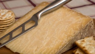 950 Laibe Cheddar (Bild) wurden geliefert, bevor der Betrug aufgefallen ist. (Bild: AP)