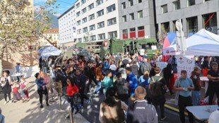 Die Besucher strömten in Scharen auf den Landhausplatz in Innsbruck. (Bild: Johanna Birbaumer)