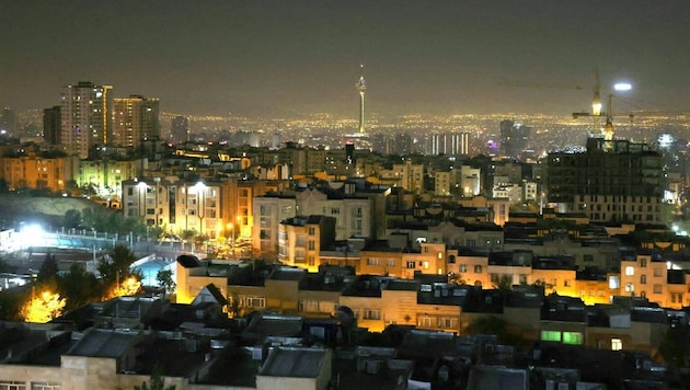 Numerous explosions were heard around the Iranian capital Tehran (picture), which according to Iran were due to air defenses. (Bild: AFP)