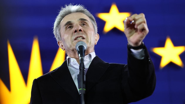 The election administration in Georgia declared the ruling Georgian Dream party of billionaire Bidzina Ivanishvili the winner. (Bild: APA/AFP/Giorgi ARJEVANIDZE)