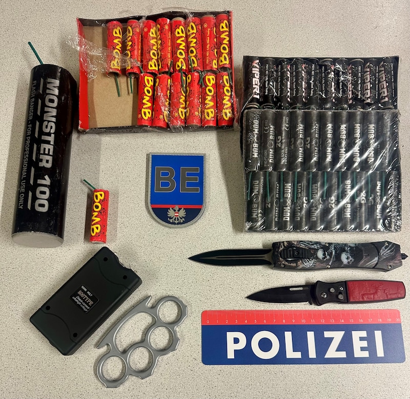 Some of the items seized (Bild: APA/LPD WIEN)