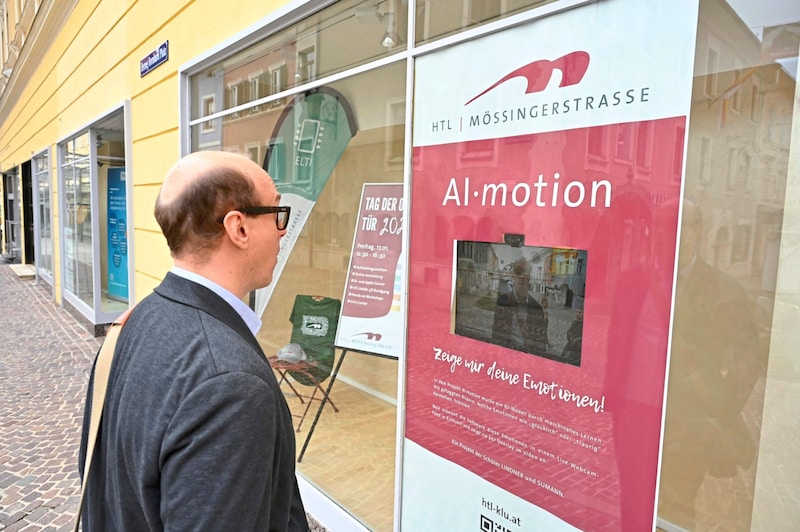 Infos und eine Installation zum Symposium im Schaufenster. (Bild: Evelyn Hronek/EVELYN HRONEK)