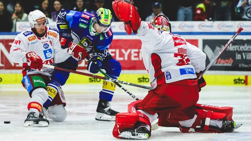 VSV striker Maxi Rebernig beat KAC goalie Dahm to make it 1:1. (Bild: GEPA pictures)