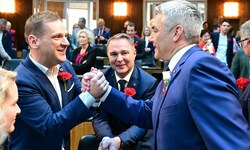 Für das Foto klappt der Handschlag zwischen SPÖ und ÖVP schon.