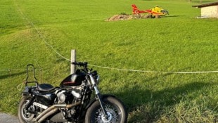 Der Verletzte musste mit dem Hubschrauber in das Krankenhaus gebracht werden. (Bild: ZOOM Tirol)