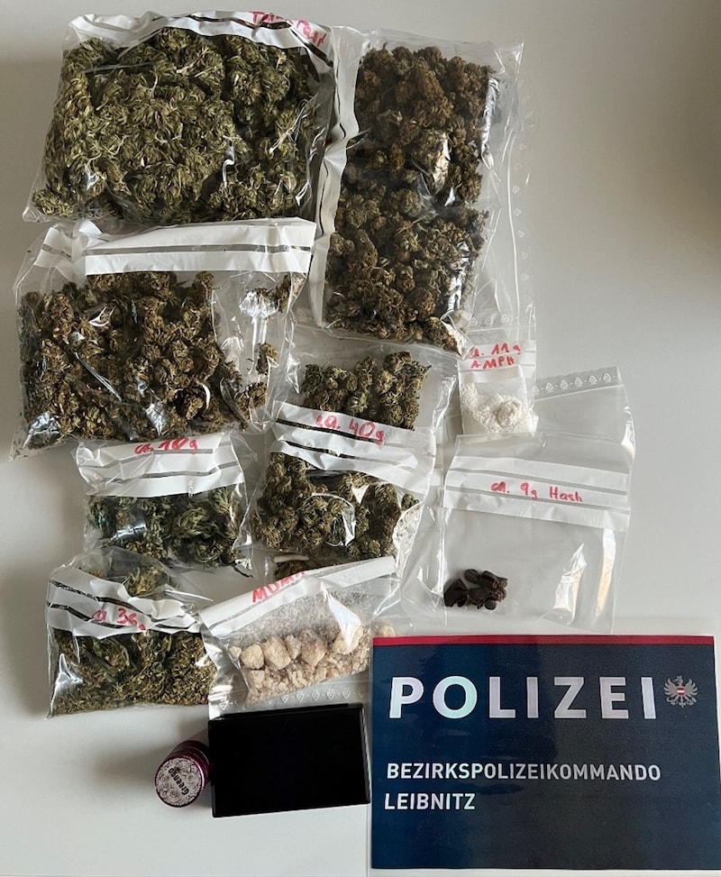 Die bei dem Südsteirer sichergestellten Suchtmittel (Bild: LPD Steiermark)