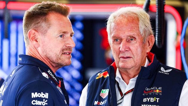 Helmut Marko (rechts) kann die Strafen gegen Max Verstappen nachvollziehen, lässt bei Red Bull aber die Alarmglocken schrillen. (Bild: AFP/GETTY IMAGES/Mark Thompson)