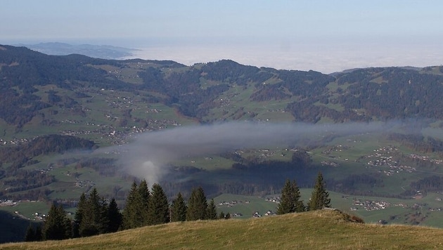 The column of smoke was visible from afar. (Bild: Webcam Niedere)