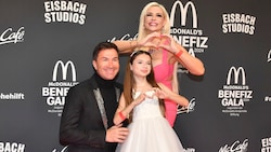 Was für ein Red-Carpet-Debüt! Sophia Cordalis stahl am Wochenende ihrer Mama Daniela Katzenberger glatt die Show. (Bild: picturedesk.com/Barbara Insinger / Action Press)