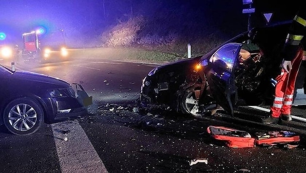 Die Fahrzeuge wurden schwer beschädigt. (Bild: FF Leutschach)