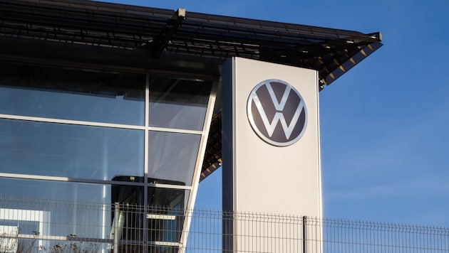 Volkswagen produced around 4.9 million vehicles at ten locations in 2023. 120,000 people are employed there. (Bild: Longfin Media - stock.adobe.com)