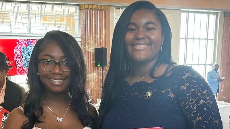 Ne'Kiya Jackson (left) and Calcea Johnson were praised by former First Lady Michelle Obama. (Bild: APA/dpa/Calcea Johnson)