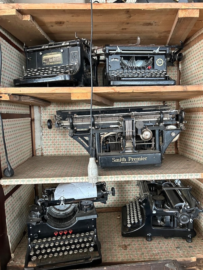 ... und mit ein bisschen Glück kann man vielleicht auch eine Original Underwood-Schreibmaschine ergattern. 