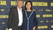 Sandra Maischberger und Andres Veiel bei der Berlin-Premiere von „Riefenstahl“.