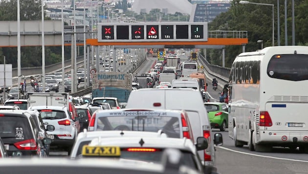 Was Autofahrer jetzt an Stau auf der Tangente gewohnt sind, wird sieben Monate lang wohl um ein Vielfaches überboten. (Bild: Zwefo)