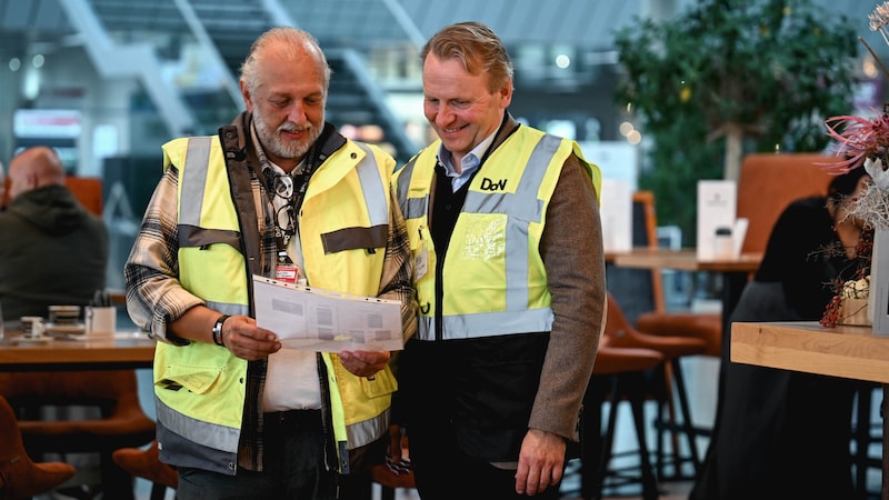 Eric Seiser und Christian Hölbl von DoN, dem Gastronomiepartner des Flughafens Linz. (Bild: Wenzel Markus)