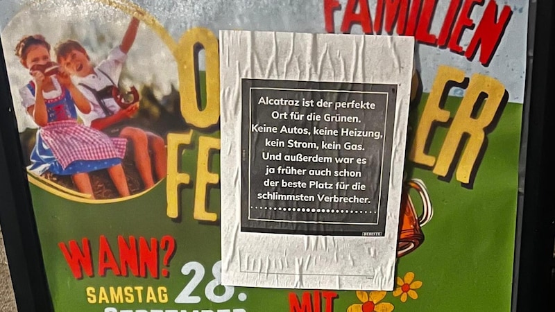 The message was also left on a billboard directly opposite his house. (Bild: zVg)