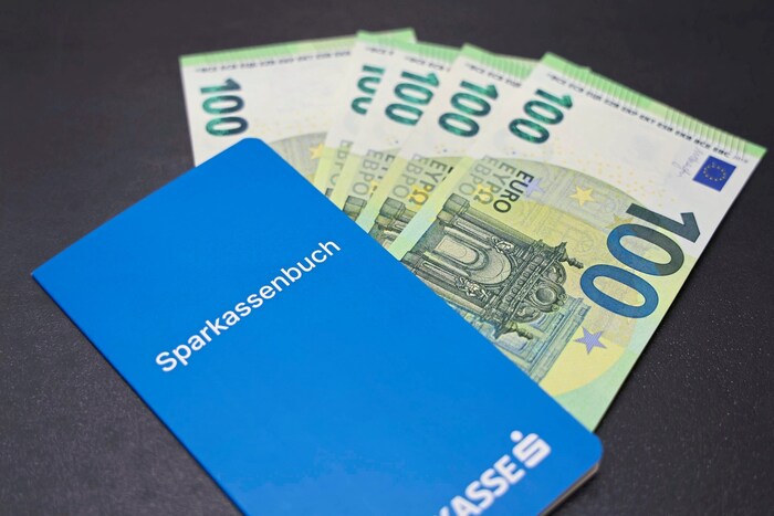 Das Sparbuch wird vermehrt vom digitalen Sparkonto abgelöst.