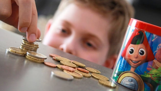 Young and old are taking advantage of the recent decline in inflation and are filling their piggy banks and piggy banks again. (Bild: Sparkasse OÖ/Stiftinger)