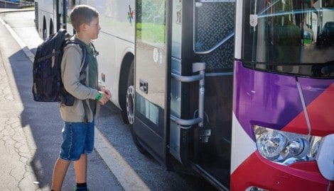 Wolfgang Laimer durfte nicht in den Postbus 150 einsteigen. Es müssen Plätze für Touristen freibleiben, hieß es seitens der Busfahrerin lapidar. Papa Wolfgang ist sauer. (Bild: Scharinger Daniel)