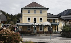 Am Dorfplatz soll kein Leerstand mehr sein, sagte man sich im Ort. Am 1. November startet das ...
