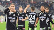 Lovro Zvonarek (l.) sicherte den Sturm-Sieg beim LASK.