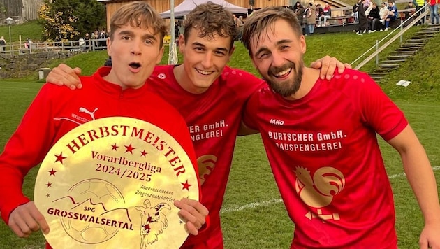 Maximilian and Emanuel Burtscher and Joachim Bickel celebrated with the Autumn Champions Plate. (Bild: SPG Großwalsertal)