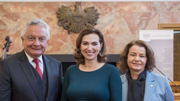 Former President Hans Rathgeb, Minister Alma Zadic and the new President of the Provincial Court Christina Gumpoldsberger (Bild: BMJ/APA/Neumayr)