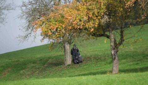 Kirchbergs Bürgermeister Franz Hofer wurde tot auf einem Feld aufgefunden – das löste sofort einen Großeinsatz der Polizei aus. (Bild: Horst Einöder/Flashpictures)