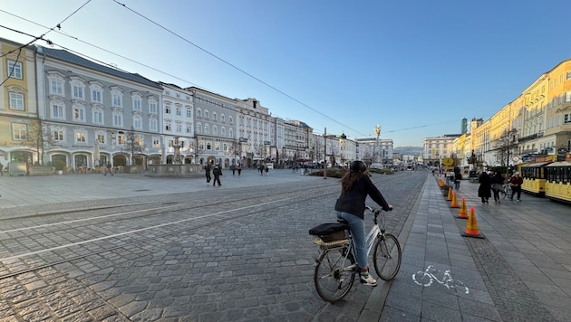 An unusual sight at rush hour: no cars meandering towards Donaulände. (Bild: MaRu)