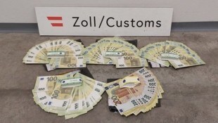 Im Rahmen der Operation wurden 6143 gefälschte Banknoten (im Bild ein Teil davon) beschlagnahmt.
