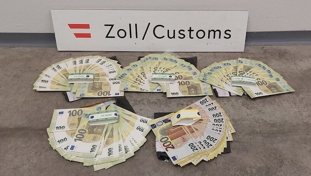 As part of the operation, 6143 counterfeit banknotes (some of which are pictured) were confiscated. (Bild: BMF/Zoll)