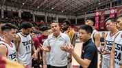 Der Wiener bleibt bis 2028 in Asien – der Dolmetscher ist stets an seiner Seite.