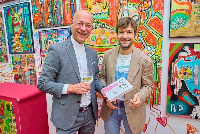 Even the Viennese cathedral priest Toni Faber (left) and artist Michael Buchinger appear in ...