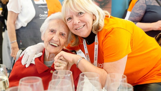 101-year-old Edeltraud Prikatzky also took part in the celebrations and was visibly delighted. (Bild: Holl Reinhard/Reinhard Holl)