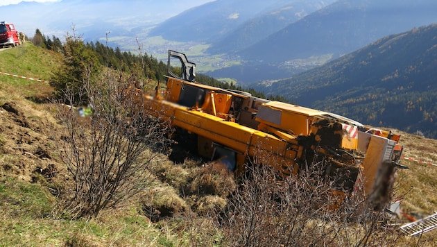 The driver was trapped in the vehicle. (Bild: Feuerwehr Kematen, Krone KREATIV)