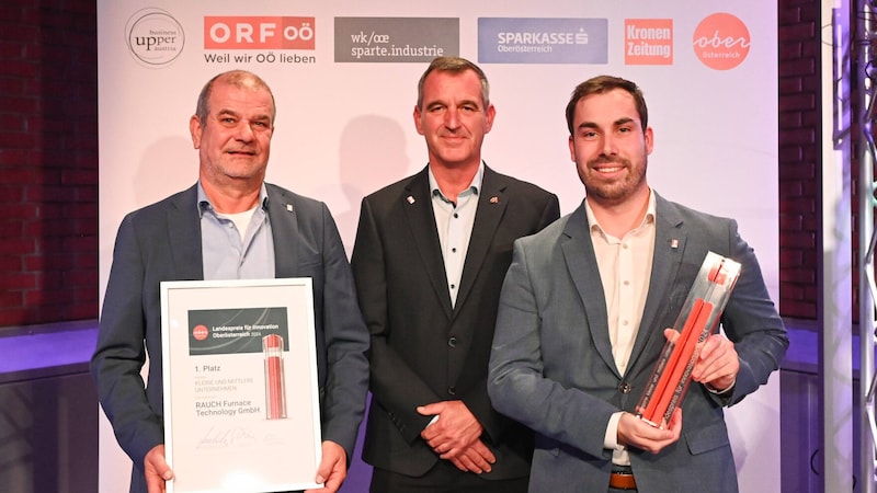 Die Erkenntnisse aus dem Stollen beeindruckten die Jury des Innovationspreises, über den Peter Rauch (li.), Christian Domanyi und Florian Sipek (re.) jubelten. (Bild: Wenzel Markus)