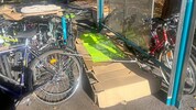 Bei einem Fahrradständer in Mariatrost hat ein Mann seine Unterkunft aufgeschlagen, ...