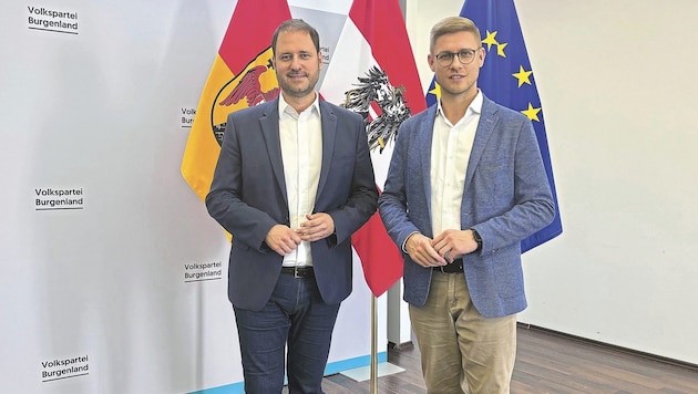 Party chairman Christian Sagartz and regional managing director Patrik Fazekas presented the ÖVP's regional list. (Bild: Carina Fenz)