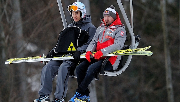 Adam Malysz (right) will not be returning to the World Cup, but he still agreed to one jump. (Bild: GEPA/GEPA pictures)