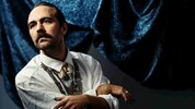 Paul Plut ist Sänger, Musiker und Komponist sowie Frontmann der Deutschpop-Band Viech und der ...