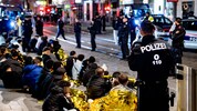 Rund 200 Teenager randalierten an Halloween 2022 stundenlang, bis die Polizei sie einkesseln ...