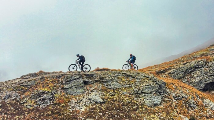 Die Stoneman Dolomite-Tour führt teils direkt entlang des Grenzverlaufs zwischen Südtirol und ...