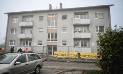 Roland Drexler hatte seit Kurzem auch in diesem 12-Parteien-Haus gegenüber der Schule von ...