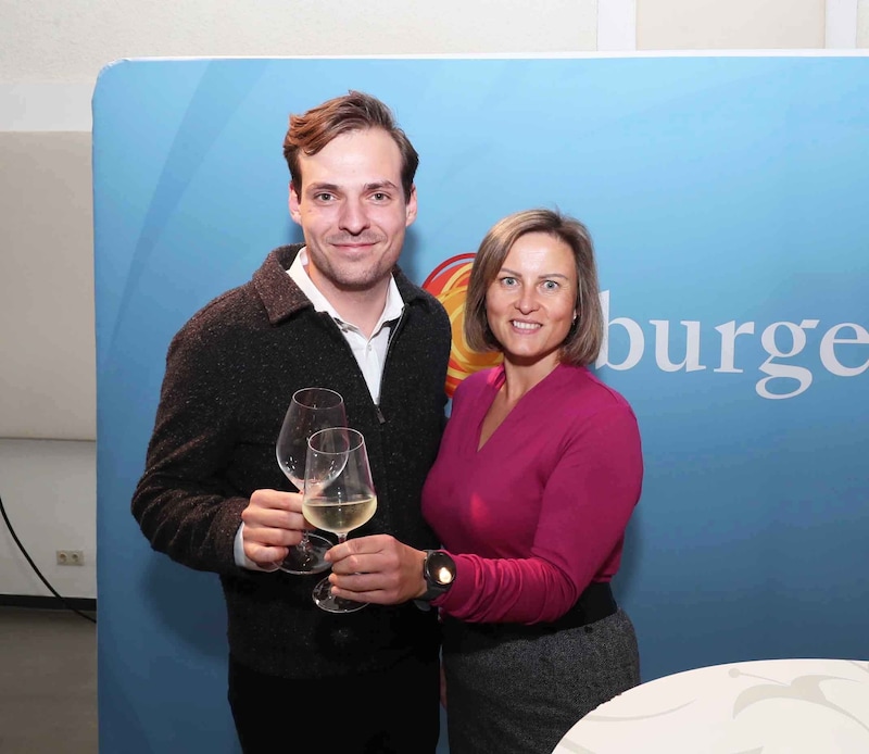 Michael Liegenfeld congratulated the father, as did presenter Verena Klöckl. (Bild: Reinhard Judt)