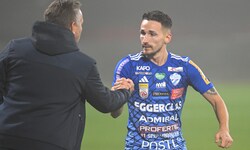 Manfred Schmid gratuliert Avdijaj zum Doppelpack.