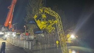 Der Bagger konnte in der Nacht geborgen werden (Bild: Österreichische Wasserrettung Landesverband Salzburg )