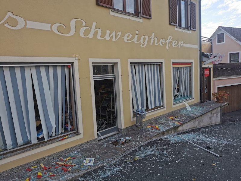 Die umliegenden Fenster wurden bei der Explosion zerstört. (Bild: Gerald Klein)