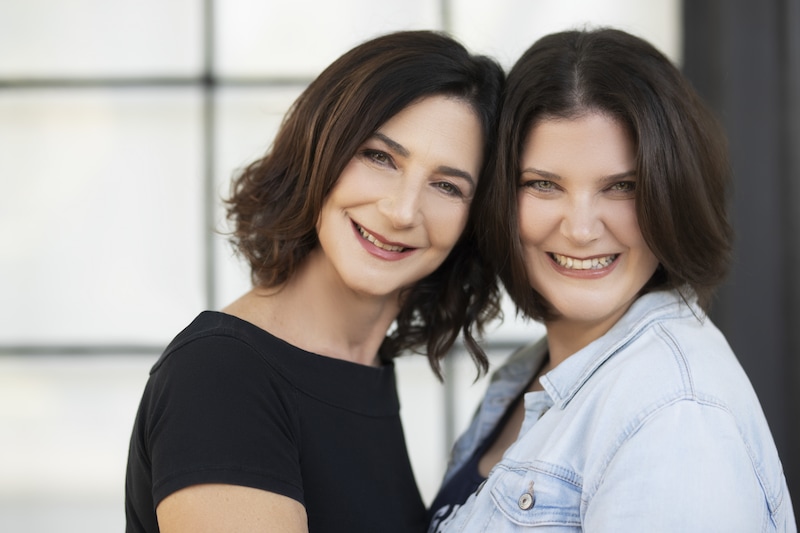 Mama Claudia mit Tochter Carina beim Glamour-Shooting. (Bild: Guido Karp)